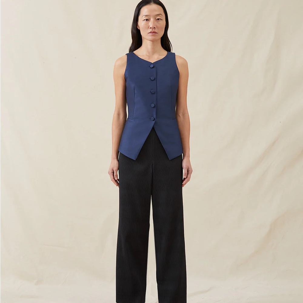 Attersee- The Sculpted Vest In Lucent Wool | Navy